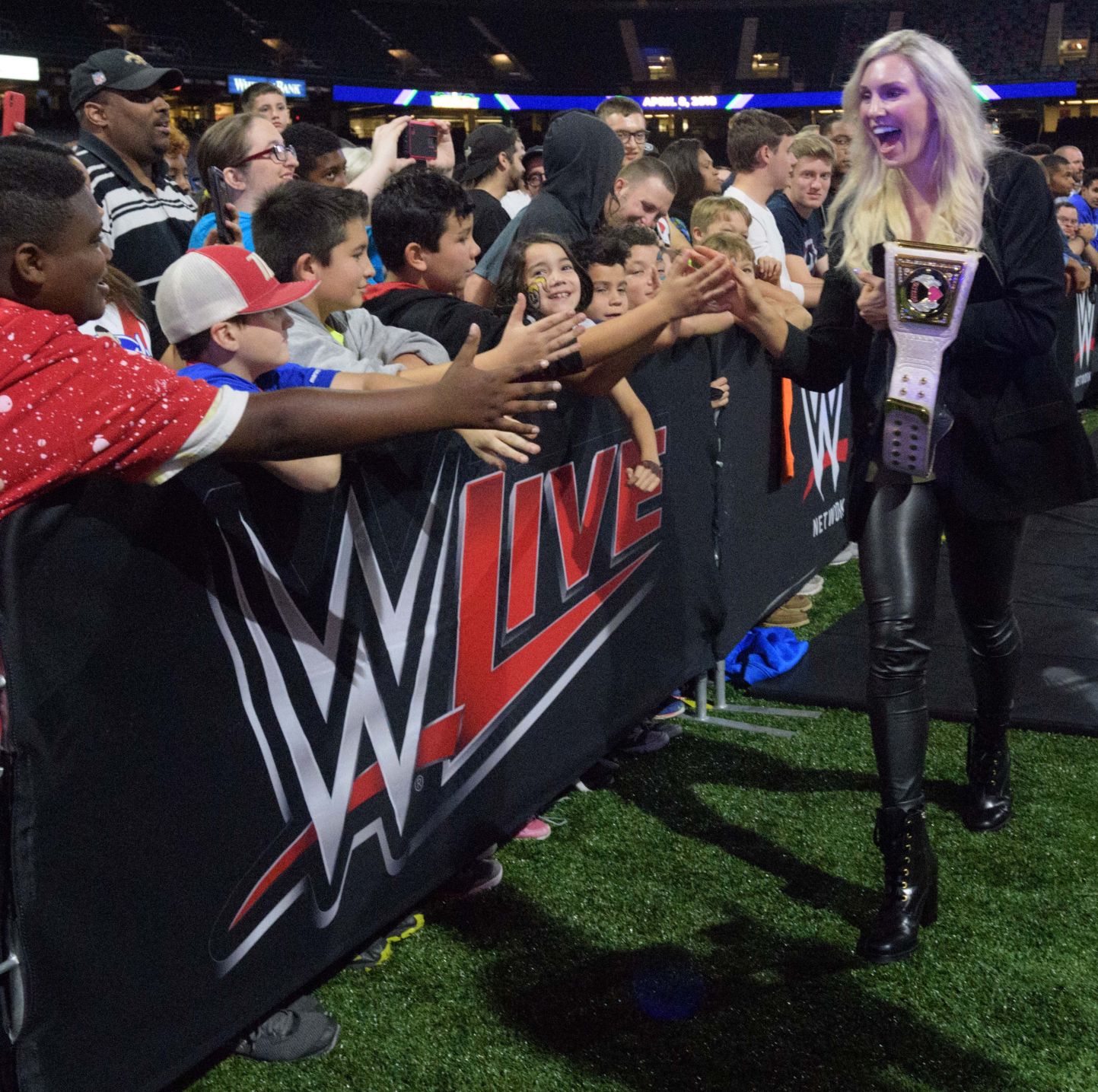 no.wrestlemaina.111717.016.JPG